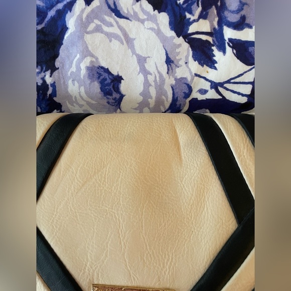 Modern Shoulder Tote - Picture 3 of 5